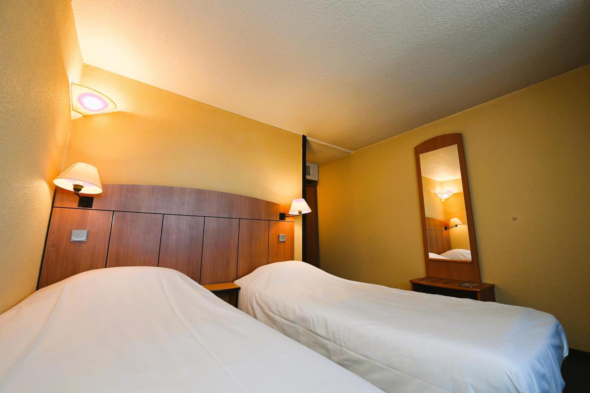 Kyriad Tarbes Odos Ngoại thất bức ảnh